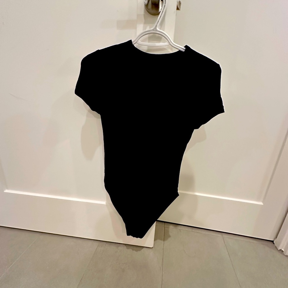 New Bodycon lightweight. Size Small. Color Black. Length 29 in Waist 12 1/2 in